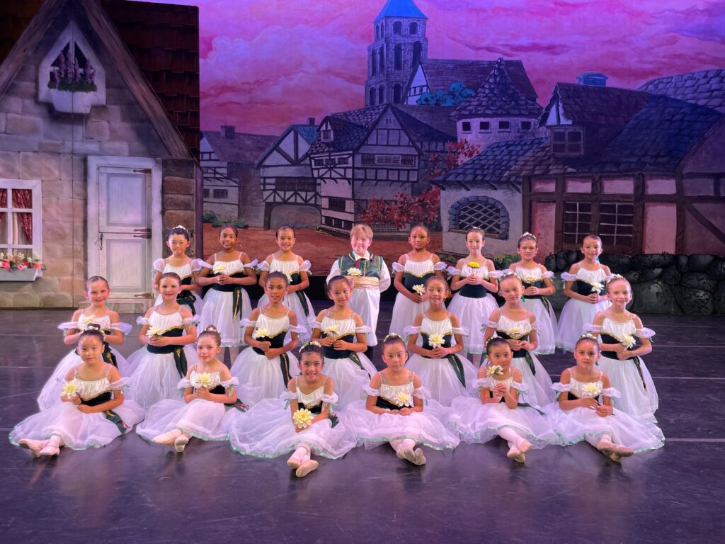Little Wedding Dancers Cast A